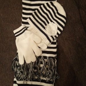 Hat, scarf & glove set
